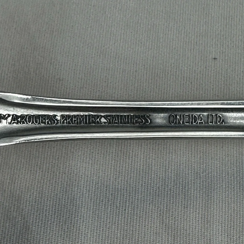LOT OF 4 WM. A. ROGERS ONEIDA STAINLESS *SUTTON PLACE*  DINNER FORKS‎ Excellent